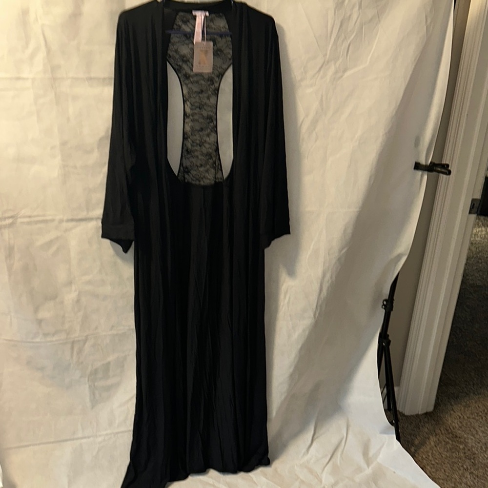 Elegant Black Lace-Detail Robe